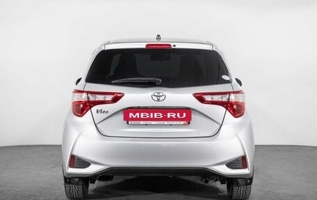 Toyota Vitz, 2017 год, 890 000 рублей, 4 фотография