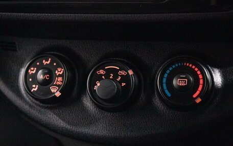 Toyota Vitz, 2017 год, 890 000 рублей, 13 фотография