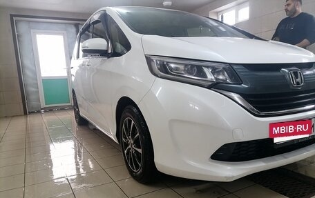 Honda Freed II, 2017 год, 1 393 000 рублей, 5 фотография