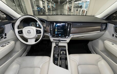 Volvo V90 Cross Country I рестайлинг, 2017 год, 2 450 000 рублей, 8 фотография