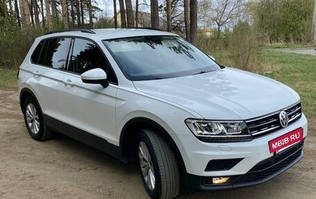 Volkswagen Tiguan II, 2019 год, 1 900 000 рублей, 2 фотография