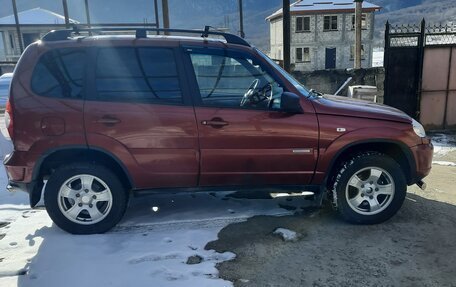 Chevrolet Niva I рестайлинг, 2012 год, 600 000 рублей, 3 фотография
