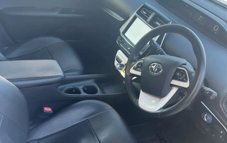 Toyota Prius IV XW50, 2016 год, 1 700 000 рублей, 3 фотография