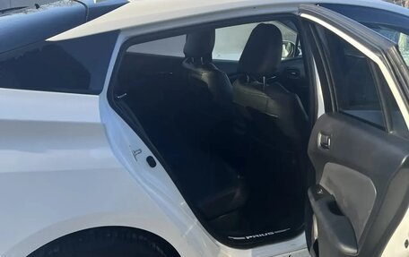 Toyota Prius IV XW50, 2016 год, 1 700 000 рублей, 5 фотография