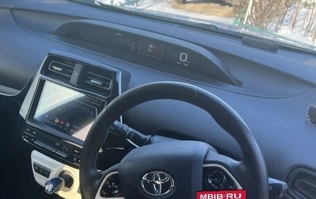 Toyota Prius IV XW50, 2016 год, 1 700 000 рублей, 2 фотография