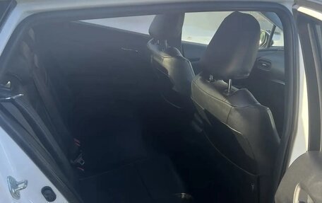 Toyota Prius IV XW50, 2016 год, 1 700 000 рублей, 6 фотография