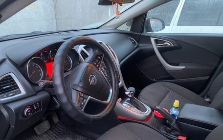 Opel Astra J, 2011 год, 535 000 рублей, 2 фотография