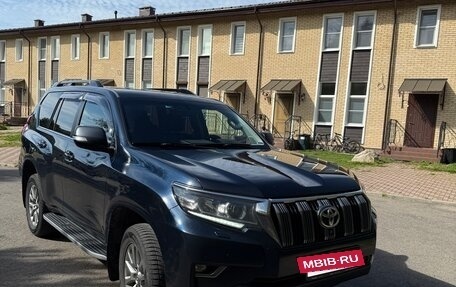 Toyota Land Cruiser Prado 150 рестайлинг 2, 2018 год, 3 999 000 рублей, 6 фотография
