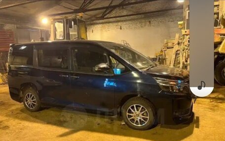 Toyota Voxy III, 2014 год, 1 690 000 рублей, 3 фотография