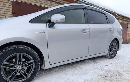 Toyota Prius Alpha I (ZVW40/41), 2014 год, 1 450 000 рублей, 2 фотография