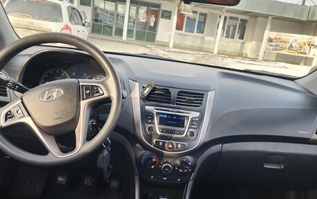 Hyundai Solaris II рестайлинг, 2015 год, 1 200 000 рублей, 5 фотография