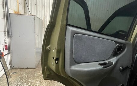 Chevrolet Niva I рестайлинг, 2004 год, 390 000 рублей, 10 фотография