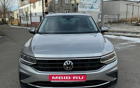 Volkswagen Tiguan II, 2020 год, 2 625 000 рублей, 2 фотография