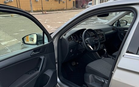 Volkswagen Tiguan II, 2020 год, 2 625 000 рублей, 15 фотография