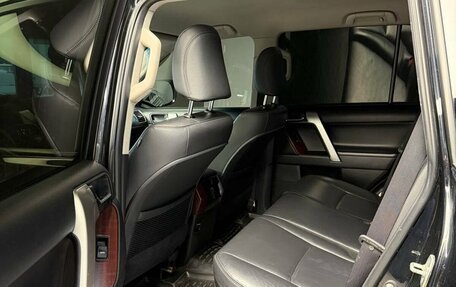 Toyota Land Cruiser Prado 150 рестайлинг 2, 2016 год, 3 690 000 рублей, 13 фотография