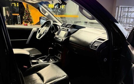 Toyota Land Cruiser Prado 150 рестайлинг 2, 2016 год, 3 690 000 рублей, 15 фотография