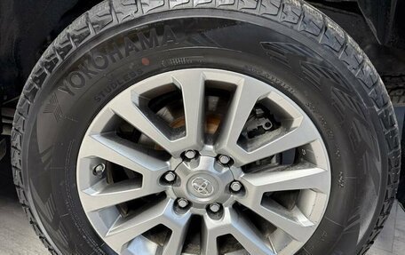 Toyota Land Cruiser Prado 150 рестайлинг 2, 2016 год, 3 690 000 рублей, 21 фотография