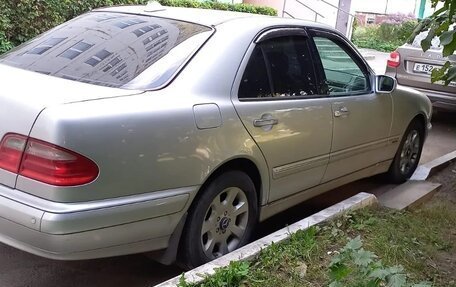 Mercedes-Benz E-Класс, 2001 год, 650 000 рублей, 2 фотография