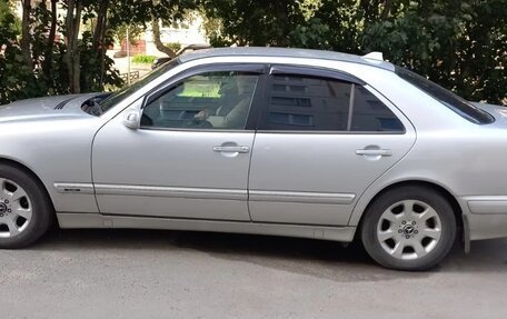 Mercedes-Benz E-Класс, 2001 год, 650 000 рублей, 11 фотография