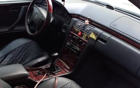 Mercedes-Benz E-Класс, 2001 год, 650 000 рублей, 6 фотография