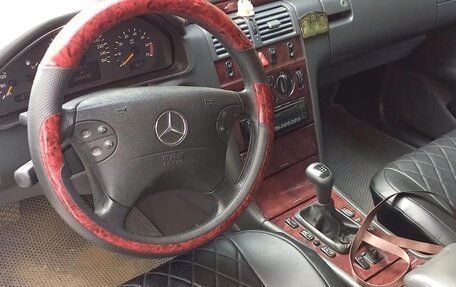 Mercedes-Benz E-Класс, 2001 год, 650 000 рублей, 8 фотография