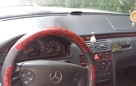 Mercedes-Benz E-Класс, 2001 год, 650 000 рублей, 15 фотография