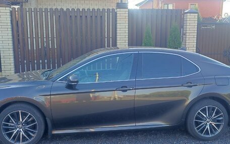 Toyota Camry, 2021 год, 3 750 000 рублей, 3 фотография