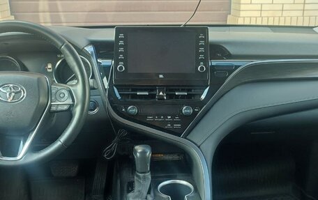 Toyota Camry, 2021 год, 3 750 000 рублей, 5 фотография