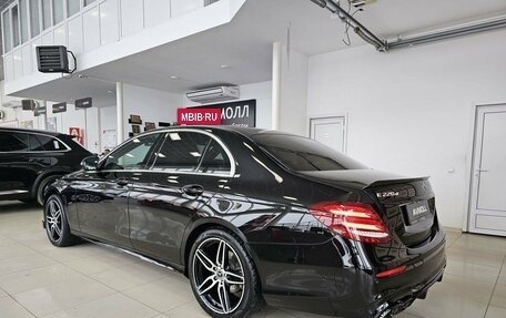 Mercedes-Benz E-Класс, 2018 год, 3 249 000 рублей, 6 фотография