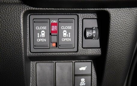 Honda Stepwgn, 2023 год, 3 350 000 рублей, 17 фотография