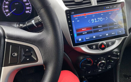 Hyundai Solaris II рестайлинг, 2011 год, 850 000 рублей, 12 фотография