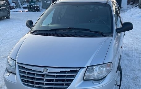 Chrysler Voyager IV, 2004 год, 1 200 000 рублей, 2 фотография