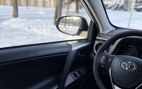 Toyota RAV4, 2017 год, 1 700 000 рублей, 14 фотография