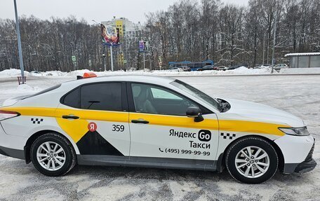 Toyota Camry, 2021 год, 1 750 000 рублей, 5 фотография