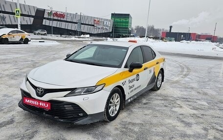 Toyota Camry, 2021 год, 1 750 000 рублей, 2 фотография