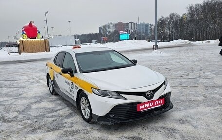 Toyota Camry, 2021 год, 1 750 000 рублей, 4 фотография