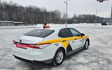 Toyota Camry, 2021 год, 1 750 000 рублей, 6 фотография