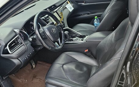 Toyota Camry, 2021 год, 1 750 000 рублей, 10 фотография