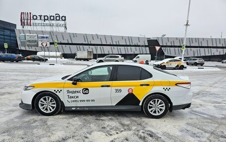 Toyota Camry, 2021 год, 1 750 000 рублей, 9 фотография