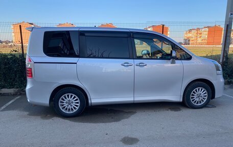 Toyota Noah III, 2009 год, 1 400 000 рублей, 9 фотография