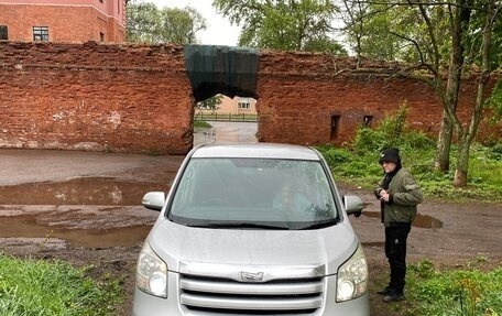Toyota Noah III, 2009 год, 1 400 000 рублей, 13 фотография