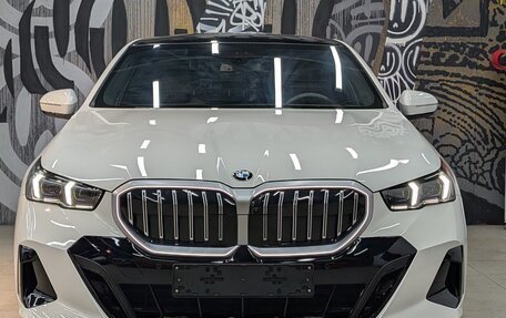 BMW 5 серия, 2023 год, 6 990 000 рублей, 2 фотография