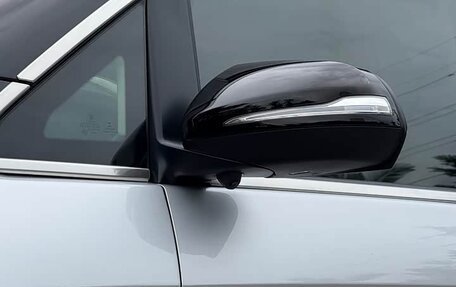 Mercedes-Benz V-Класс, 2023 год, 5 990 000 рублей, 8 фотография