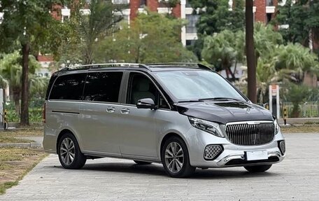 Mercedes-Benz V-Класс, 2023 год, 5 990 000 рублей, 6 фотография