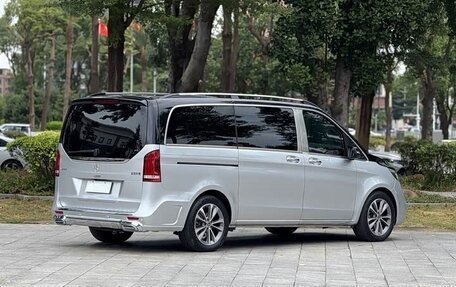 Mercedes-Benz V-Класс, 2023 год, 5 990 000 рублей, 3 фотография