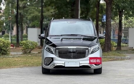 Mercedes-Benz V-Класс, 2023 год, 5 990 000 рублей, 2 фотография