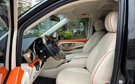 Mercedes-Benz V-Класс, 2023 год, 5 990 000 рублей, 10 фотография