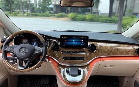 Mercedes-Benz V-Класс, 2023 год, 5 990 000 рублей, 12 фотография