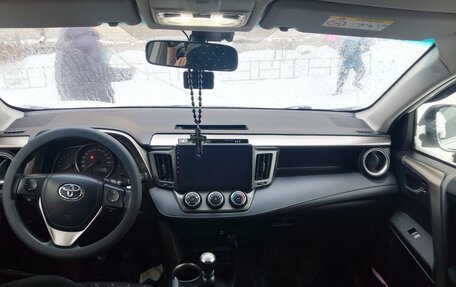 Toyota RAV4, 2015 год, 1 640 000 рублей, 13 фотография