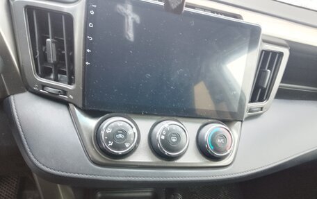 Toyota RAV4, 2015 год, 1 640 000 рублей, 14 фотография